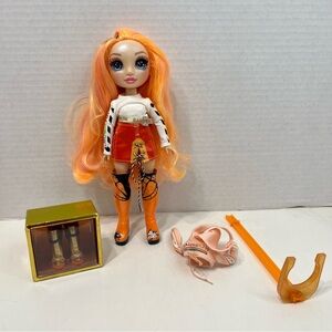 RAINBOW HIGH Doll Poppy Rowan toy